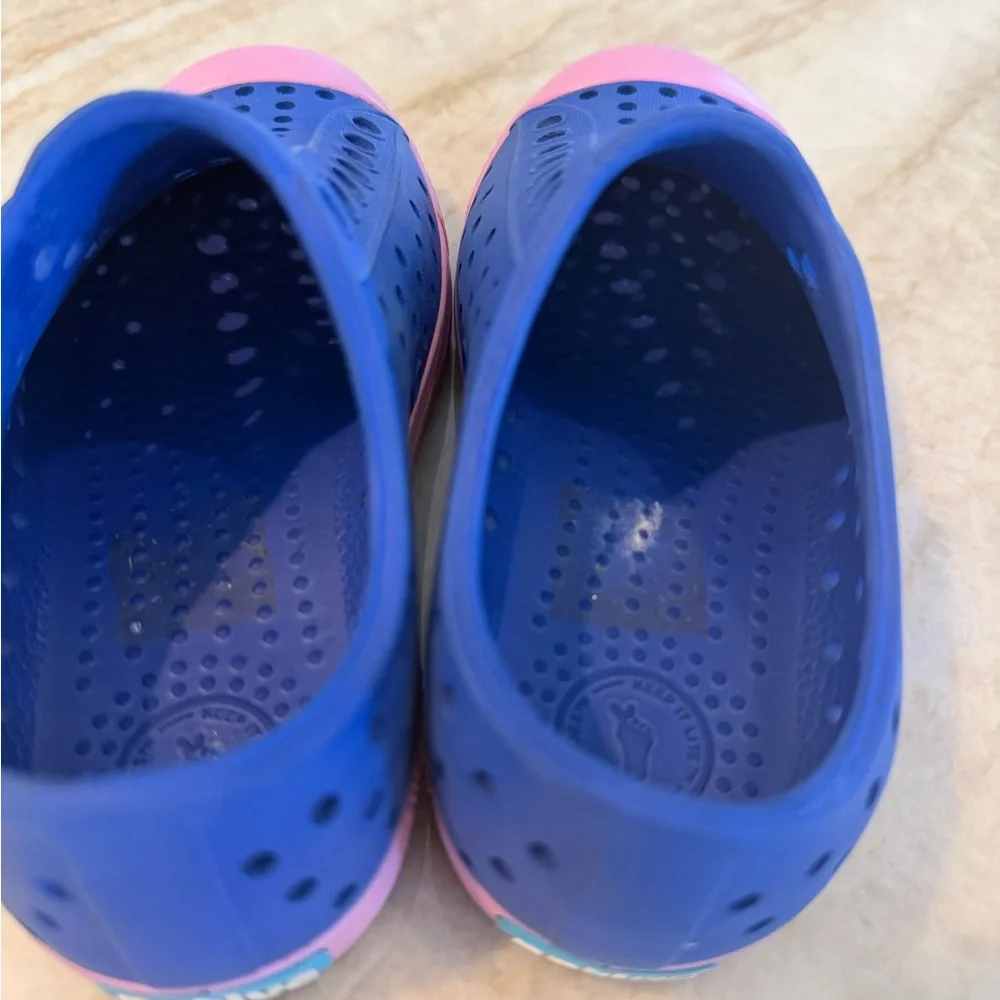 Native toddler Jefferson shoes, 9C, EUC, blue and pink.